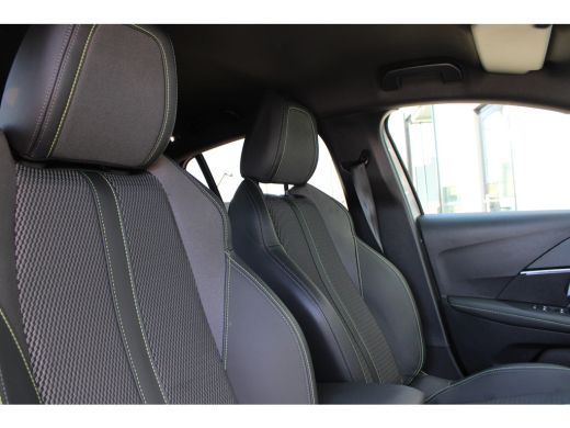 Peugeot 208 1.2 Hybrid 145 e-DCS6 GT | Automaat | Navigatie | Camera voor + achter | Adaptieve cruise | NL au... ActivLease financial lease