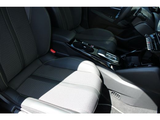 Peugeot 208 1.2 Hybrid 145 e-DCS6 GT | Automaat | Navigatie | Camera voor + achter | Adaptieve cruise | NL au... ActivLease financial lease