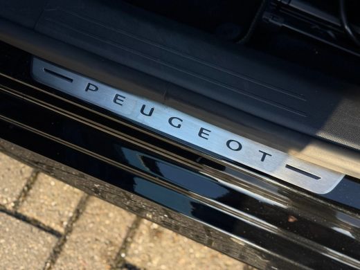 Peugeot 208 GT Pack Alcantara Sportstoelen | Stoeverwarming | Panorama dak | Cruise Control | Airco | NAVI Fu... ActivLease financial lease