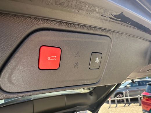 Peugeot 3008 1.2 PureTech Blue Lease Premium | Achterbank in delen neerklapbaar | Achteruitrijcamera | Apple C... ActivLease financial lease