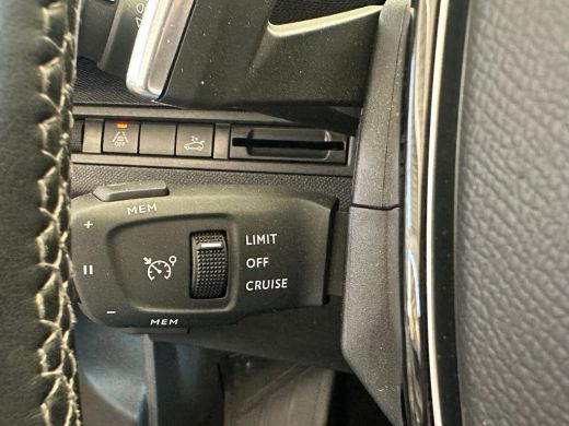 Peugeot 3008 1.2 PureTech Blue Lease Premium | Achterbank in delen neerklapbaar | Achteruitrijcamera | Apple C... ActivLease financial lease