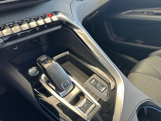 Peugeot 3008 1.2 PureTech Blue Lease Premium | Achterbank in delen neerklapbaar | Achteruitrijcamera | Apple C... ActivLease financial lease