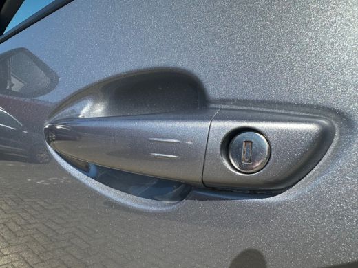 Peugeot 3008 1.2 PureTech Blue Lease Premium | Achterbank in delen neerklapbaar | Achteruitrijcamera | Apple C... ActivLease financial lease