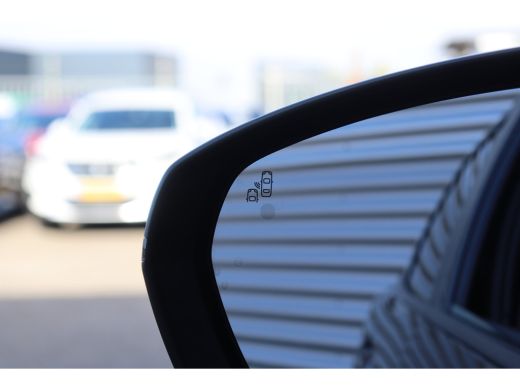 Peugeot 3008 1.6 HYBRID 225PK ALLURE PACK AUTOMAAT / NAVI / CLIMA / PDC / 18" LMV / CAMERA / KEYLESS / WINTERP... ActivLease financial lease