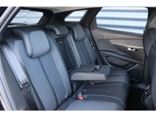 Peugeot 3008 1.6 HYBRID 225PK ALLURE PACK AUTOMAAT / NAVI / CLIMA / PDC / 18" LMV / CAMERA / KEYLESS / WINTERP... ActivLease financial lease