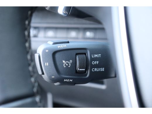 Peugeot 3008 1.6 HYBRID 225PK ALLURE PACK AUTOMAAT / NAVI / CLIMA / PDC / 18" LMV / CAMERA / KEYLESS / WINTERP... ActivLease financial lease