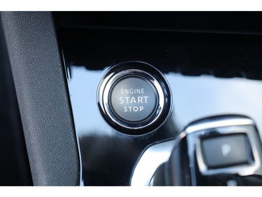 Peugeot 3008 1.6 HYBRID 225PK ALLURE PACK AUTOMAAT / NAVI / CLIMA / PDC / 18" LMV / CAMERA / KEYLESS / WINTERP... ActivLease financial lease