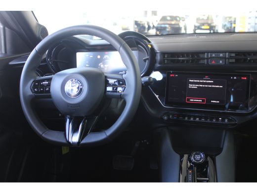Alfa Romeo Junior 1.2 Turbo Hybrid Ibrida | Adaptieve cruise control | Full-LED | Parkeersensoren achter | Apple ca... ActivLease financial lease