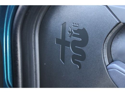 Alfa Romeo Junior 1.2 Turbo Hybrid Ibrida | Adaptieve cruise control | Full-LED | Parkeersensoren achter | Apple ca... ActivLease financial lease