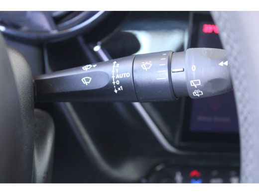 Alfa Romeo Junior 1.2 Turbo Hybrid Ibrida | Adaptieve cruise control | Full-LED | Parkeersensoren achter | Apple ca... ActivLease financial lease