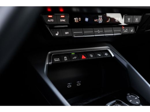 Audi A3 Sportback 40 TFSI e Advanced edition 204PK | Panorama Dak | Matrix LED Koplampen | Camera Achter ... ActivLease financial lease