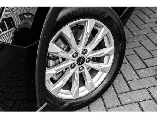Audi Q3 45 TFSI e Advanced Edition 245 PK | Stoelverwarming Voor | Apple carplay/Android Auto | Parkeerse... ActivLease financial lease
