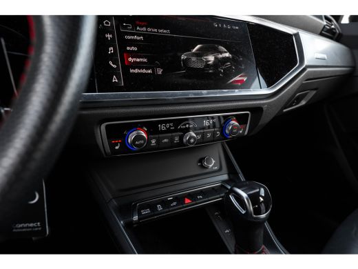 Audi Q3 45 TFSI e S Edition 245 PK | Panoramadak | Lederen Bekleding | Stoelverwarming Voor | Parkeersens... ActivLease financial lease