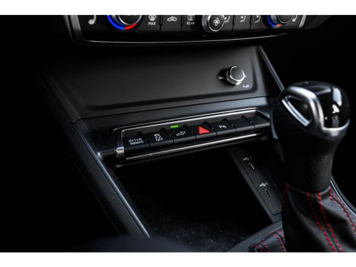 Audi Q3 45 TFSI e S Edition 245 PK | Panoramadak | Lederen Bekleding | Stoelverwarming Voor | Parkeersens... ActivLease financial lease
