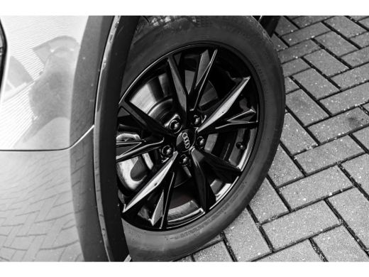 Audi Q3 45 TFSI e S Edition 245 PK | Panoramadak | Lederen Bekleding | Stoelverwarming Voor | Parkeersens... ActivLease financial lease