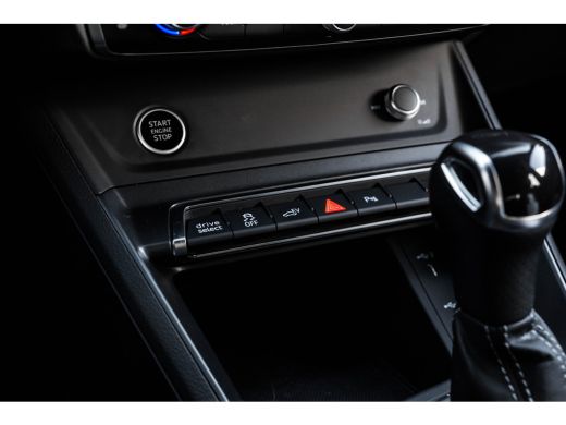 Audi Q3 45 TFSI e S edition 245PK | Panorama Dak | Sfeerverlichting | Ledere bekleding | Camera Achter | ... ActivLease financial lease