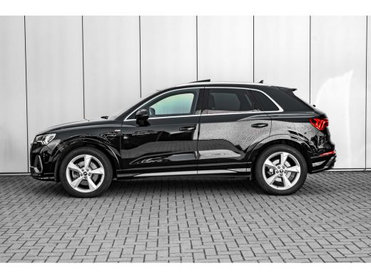Audi Q3 45 TFSI e S edition 245PK | Panorama Dak | Sfeerverlichting | Ledere bekleding | Camera Achter | ... ActivLease financial lease