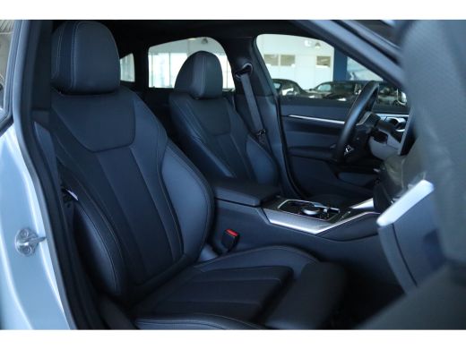 BMW i4 40 xDrive M Sport | Adapt. Cruise | Schuifdak | Harman & Kardon | Head-up | 360 Camera | Adaptief... ActivLease financial lease