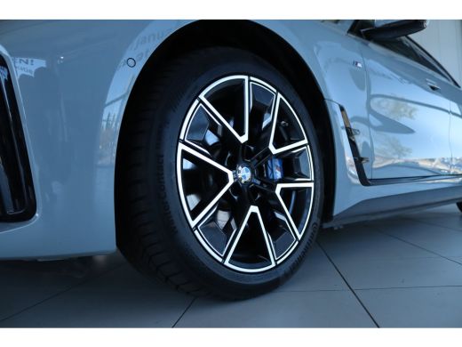 BMW i4 40 xDrive M Sport | Adapt. Cruise | Schuifdak | Harman & Kardon | Head-up | 360 Camera | Adaptief... ActivLease financial lease