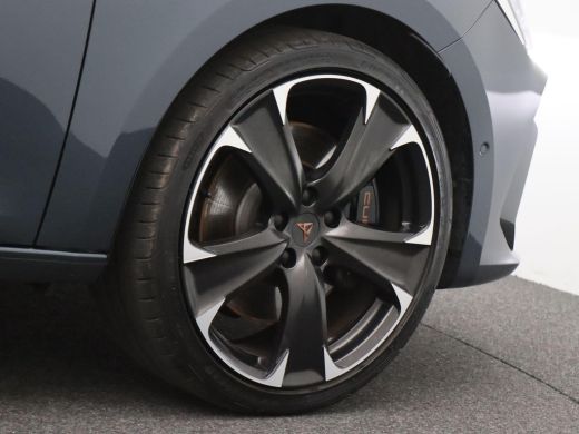 CUPRA Leon Sportstourer 1.4 e-Hybrid Black Edition 245PK DSG Pano-Schuifdak, Keyless, Side Assist, Navi, Achteruitrijcame... ActivLease financial lease