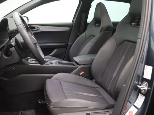 CUPRA Leon Sportstourer 1.4 e-Hybrid Black Edition 245PK DSG Pano-Schuifdak, Keyless, Side Assist, Navi, Achteruitrijcame... ActivLease financial lease