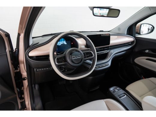 Fiat 500e La Prima 42 kWh | 8 Jaar Garantie | SOH 100% | Camera | Kunstlederen bekleding | Stoelverwarming ... ActivLease financial lease