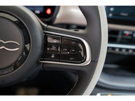 Fiat 500e La Prima 42 kWh | 8 Jaar Garantie | SOH 100% | Camera | Kunstlederen bekleding | Stoelverwarming ... ActivLease financial lease