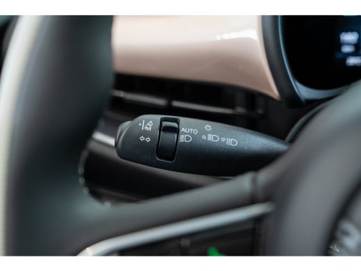 Fiat 500e La Prima 42 kWh | 8 Jaar Garantie | SOH 100% | Camera | Kunstlederen bekleding | Stoelverwarming ... ActivLease financial lease