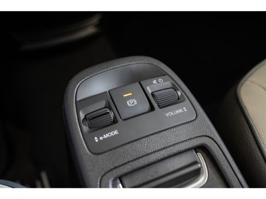 Fiat 500e La Prima 42 kWh | 8 Jaar Garantie | SOH 100% | Camera | Kunstlederen bekleding | Stoelverwarming ... ActivLease financial lease