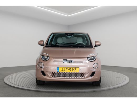 Fiat 500e La Prima 42 kWh | 8 Jaar Garantie | SOH 100% | Camera | Kunstlederen bekleding | Stoelverwarming ... ActivLease financial lease