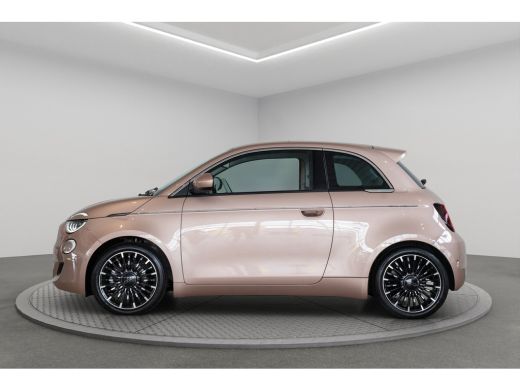 Fiat 500e La Prima 42 kWh | 8 Jaar Garantie | SOH 100% | Camera | Kunstlederen bekleding | Stoelverwarming ... ActivLease financial lease