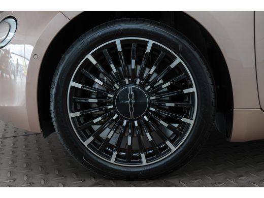 Fiat 500e La Prima 42 kWh | 8 Jaar Garantie | SOH 100% | Camera | Kunstlederen bekleding | Stoelverwarming ... ActivLease financial lease