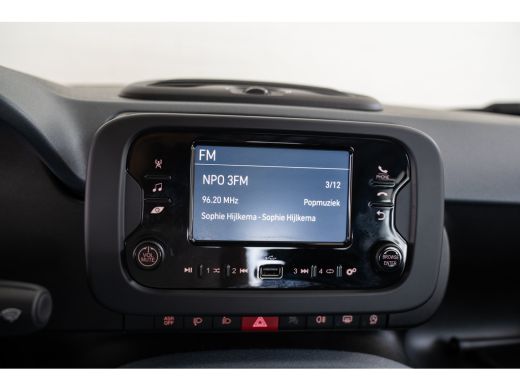 Fiat Panda 1.0 Hybrid City | 8 Jaar Garantie | Bluetooth | Cruise Controle | Parkeersensoren | Airco | ActivLease financial lease