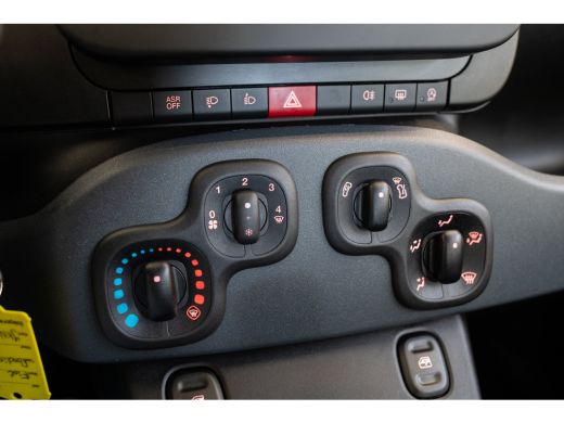 Fiat Panda 1.0 Hybrid City | 8 Jaar Garantie | Bluetooth | Cruise Controle | Parkeersensoren | Airco | ActivLease financial lease