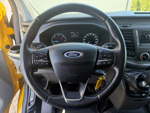 Ford Transit Custom 2.0 TDCI / L2H1 / 1e EIG. / AIRCO / CRUISE / 2.8 TONS TREKHAAK / STOELVERW / PDC / DAKDRAGERS ActivLease financial lease