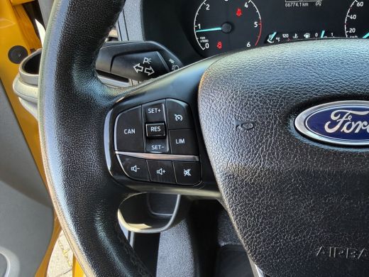 Ford Transit Custom 2.0 TDCI / L2H1 / 1e EIG. / AIRCO / CRUISE / 2.8 TONS TREKHAAK / STOELVERW / PDC / DAKDRAGERS ActivLease financial lease