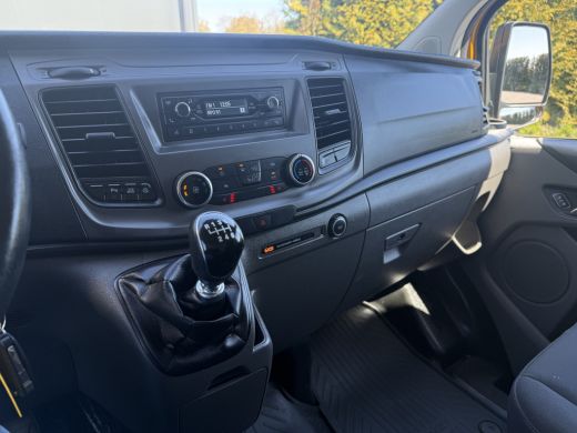 Ford Transit Custom 2.0 TDCI / L2H1 / 1e EIG. / AIRCO / CRUISE / 2.8 TONS TREKHAAK / STOELVERW / PDC / DAKDRAGERS ActivLease financial lease