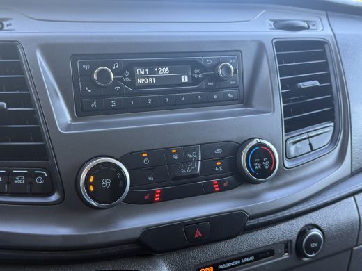 Ford Transit Custom 2.0 TDCI / L2H1 / 1e EIG. / AIRCO / CRUISE / 2.8 TONS TREKHAAK / STOELVERW / PDC / DAKDRAGERS ActivLease financial lease