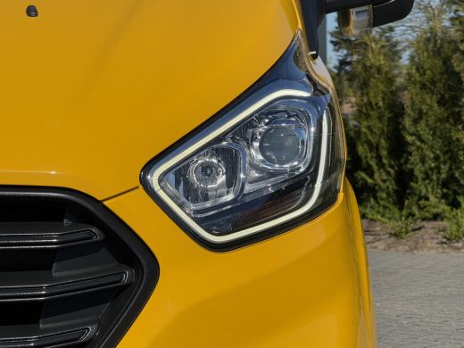 Ford Transit Custom 2.0 TDCI / L2H1 / 1e EIG. / AIRCO / CRUISE / 2.8 TONS TREKHAAK / STOELVERW / PDC / DAKDRAGERS ActivLease financial lease