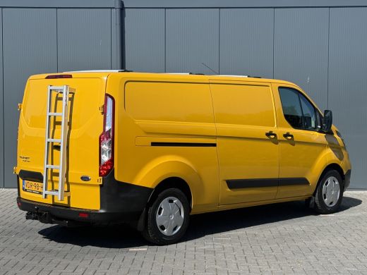 Ford Transit Custom 2.0 TDCI / L2H1 / 1e EIG. / AIRCO / CRUISE / 2.8 TONS TREKHAAK / STOELVERW / PDC / DAKDRAGERS ActivLease financial lease