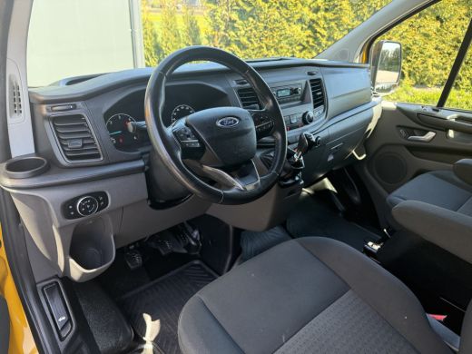 Ford Transit Custom 2.0 TDCI / L2H1 / 1e EIG. / AIRCO / CRUISE / 2.8 TONS TREKHAAK / STOELVERW / PDC / DAKDRAGERS ActivLease financial lease