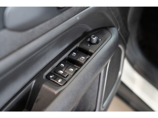 Jeep Compass 4xe 240 Plug-in Hybrid Electric Limited | Navigatie | Climate Controle | Apple Carplay & Android ... ActivLease financial lease