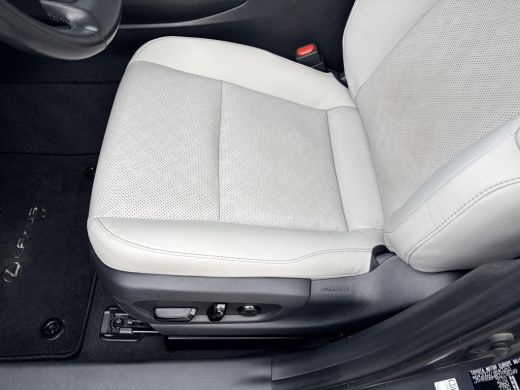 Lexus UX 250h Executive Line ActivLease financial lease