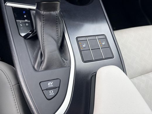 Lexus UX 250h Executive Line ActivLease financial lease