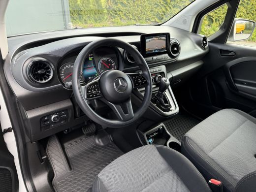 Mercedes-Benz eCitan 51 kWh / L2H1 / TREKHAAK / 3-ZITS /**7.445 KM!!** / CAMERA / CRUISE / ECC / CARPLAY ActivLease financial lease