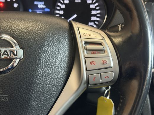 Nissan QASHQAI 1.2 Acenta lage km stand! | lmv 18 inch | leer/alcantara | trekhaak | cruise control ActivLease financial lease