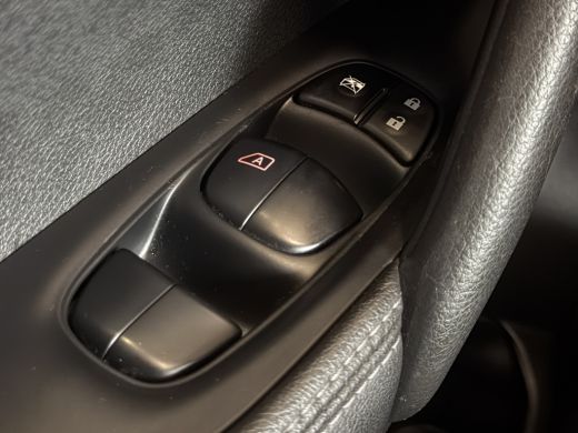 Nissan QASHQAI 1.2 Acenta lage km stand! | lmv 18 inch | leer/alcantara | trekhaak | cruise control ActivLease financial lease