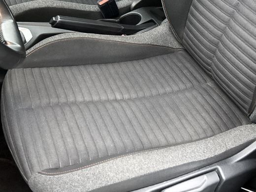 Peugeot 2008 1.5 HDi Blue Active / Trekhaak / Airco-ecc./ Pdc+Camera / Navigatie / Radio multimedia / Apk 12-2026 ActivLease financial lease