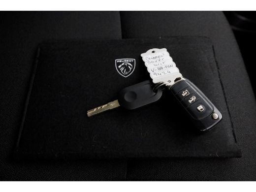 Peugeot Boxer 2.2 BlueHDi 180pk Automaat L4H2 LED/ACC/Navi/Camera 11-2024 ActivLease financial lease