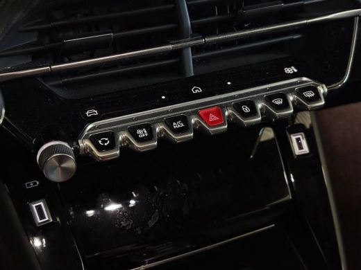 Peugeot e-2008 EV GT 54 kWh | 11 kW lader | Achteruitrijcamera | Airco (automatisch) ActivLease financial lease